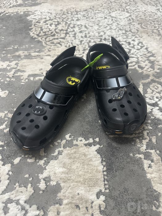 Crocs x batman