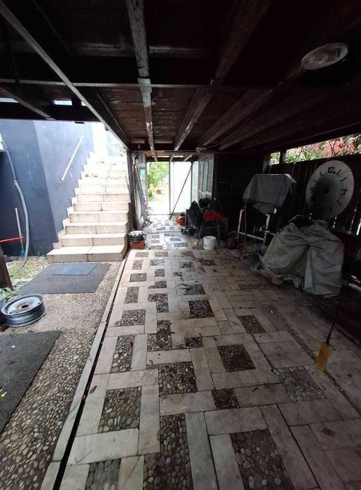 Продават се два апартамента по 50 м2 с общ двор 360 м2 в Аспровалта, Гърция