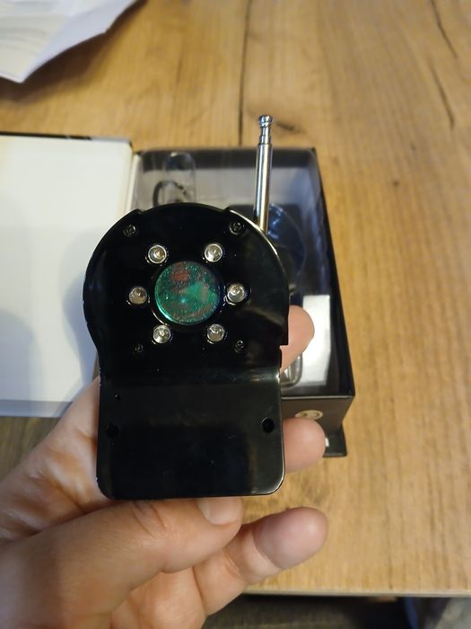 Детектор за камери и бръмбари