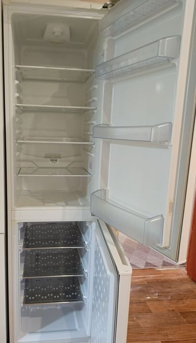 Двухкамерный холодильник Beko CS 335020