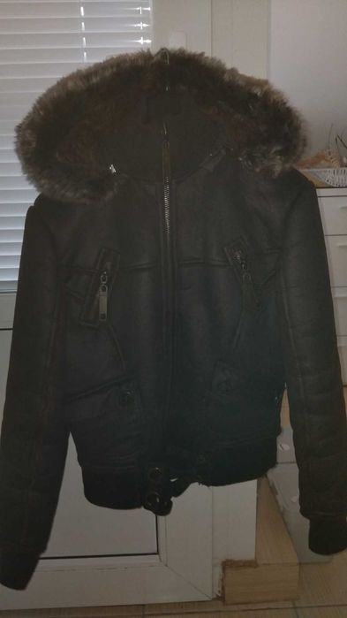 Дамско зимно яке с качулка