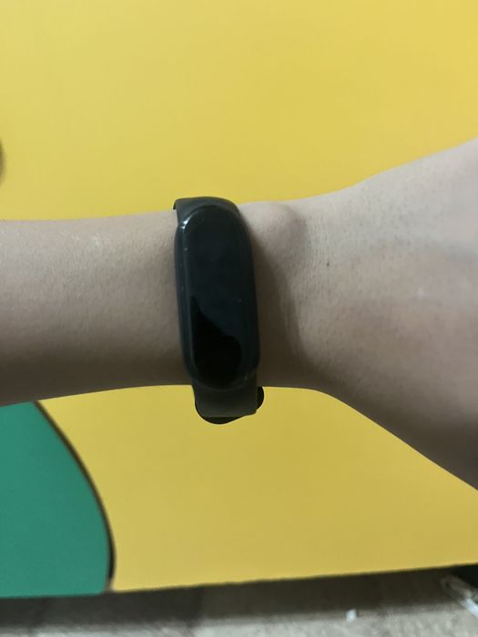 Часы мибент работает