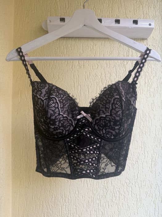 Елегантен корсет на Victoria Secret