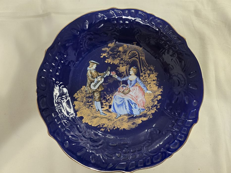 Colecție de platouri decorative din porțelan