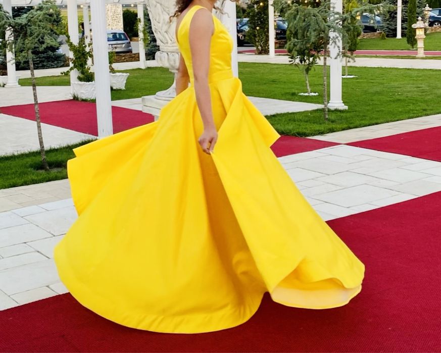 Vând rochițe mamă - fiice