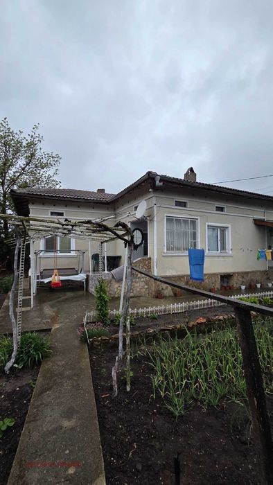 Продава КЪЩА област Добрич, с. Василево