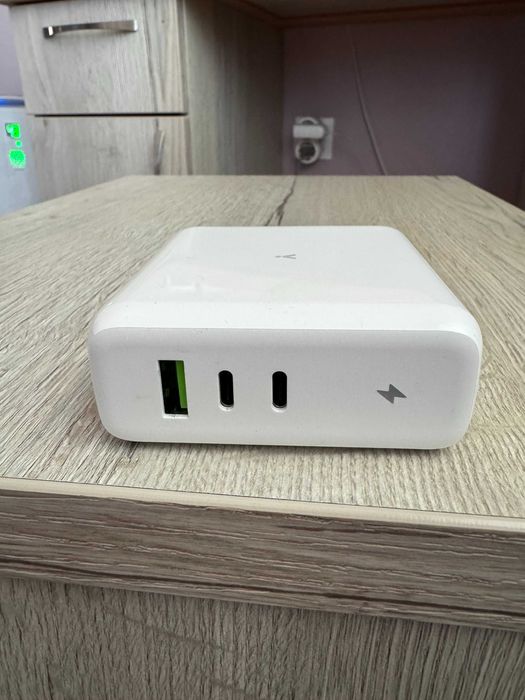 Продавам iStyle зарядно 100W