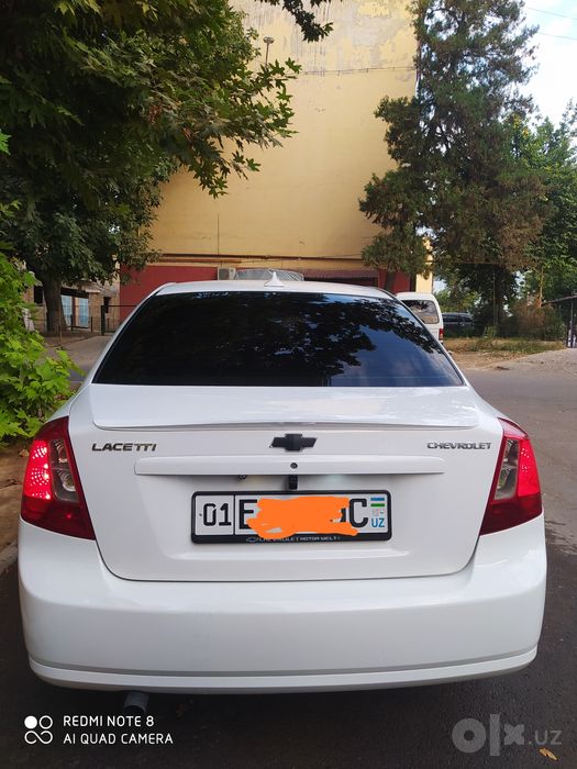 Lacetti 1.8 sotiladi