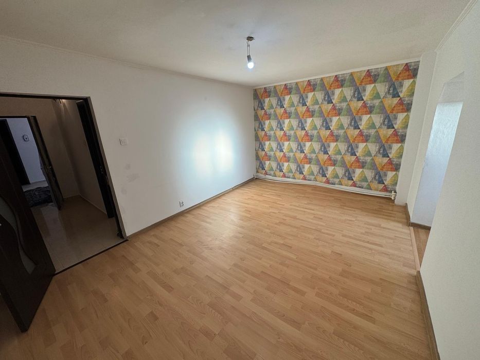 Vand apartament cu 4 camere zona Obcini