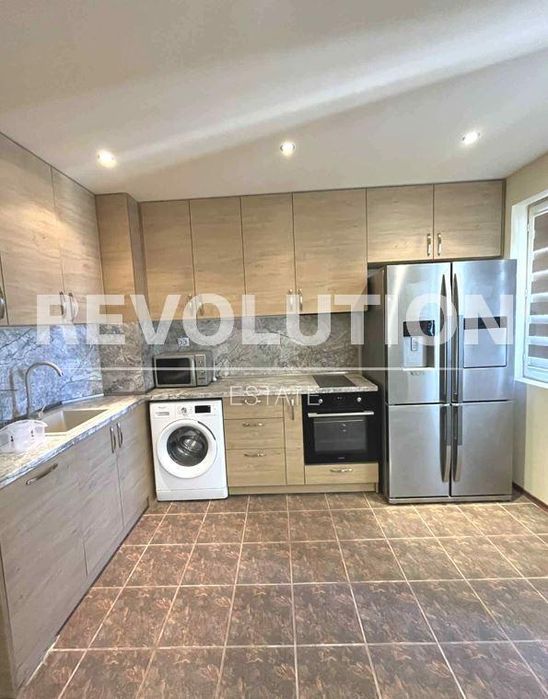 Дава се под наем Тристаен апартамент в Варна, Лятно кино Тракия - 100 кв.м за 650 € - Снимка #2