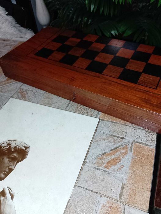 Шах-табла 48/48 с фигури и пулове,,хан Крум"