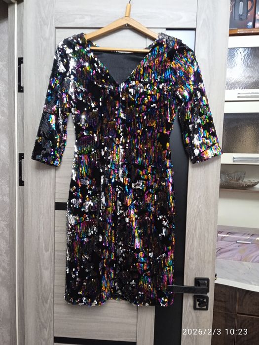 Продается вечернее платье в отличном состоянии одевала всего два раза