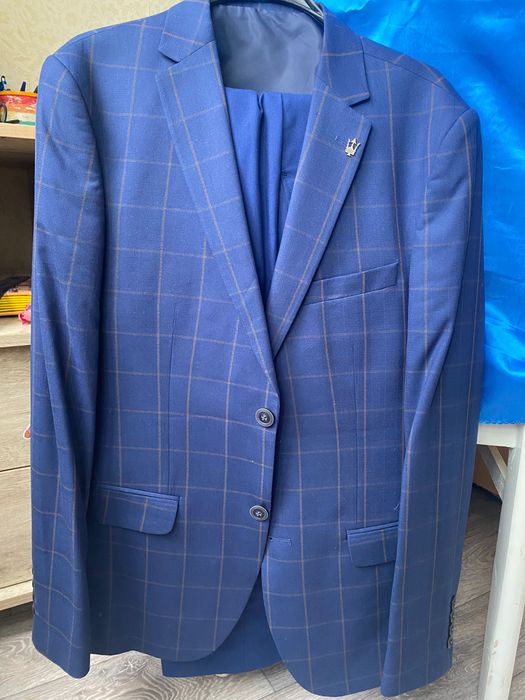 Костюм мужской тройка