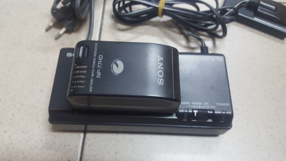 Комбинирано зарядно за видеокамера SONY