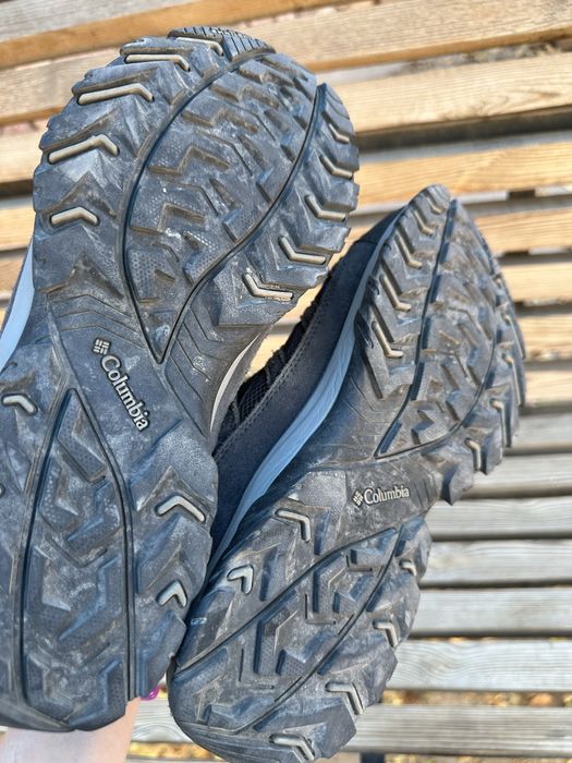 Кроссовки качественные двух видов