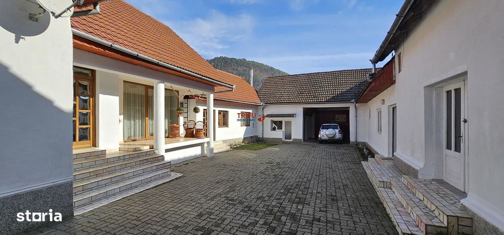 Casa de vanzare pretabila 2 familii in Pianu de Sus