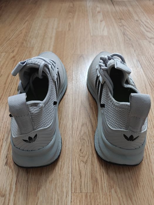 Продам новые кроссовки adidas!