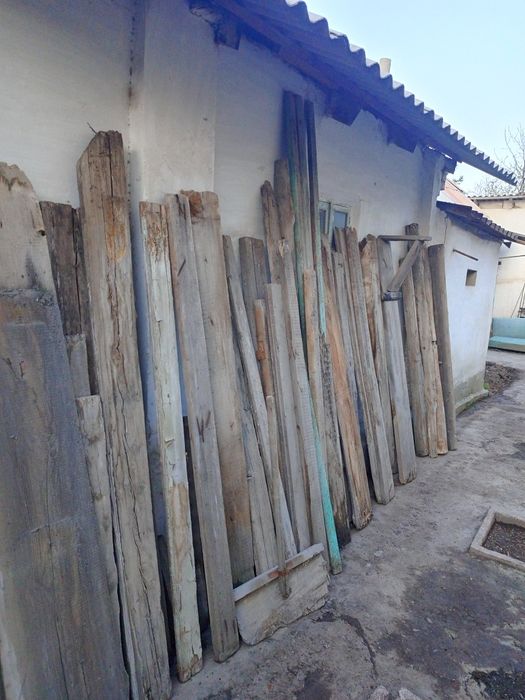 Старые доски для чёрного потолка