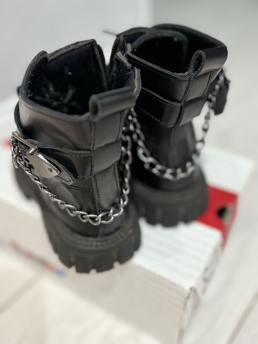 Продам ботинки на девочку!