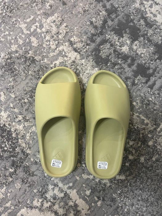 Yeezy slides mărimea 44