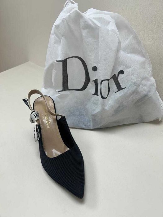 Нови обувки Dior