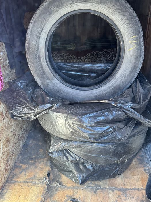 Шины шипованные в хорошем состоянии