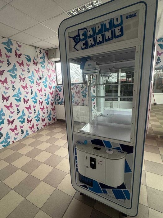 Vând joc distractiv - automat tip „claw machine”