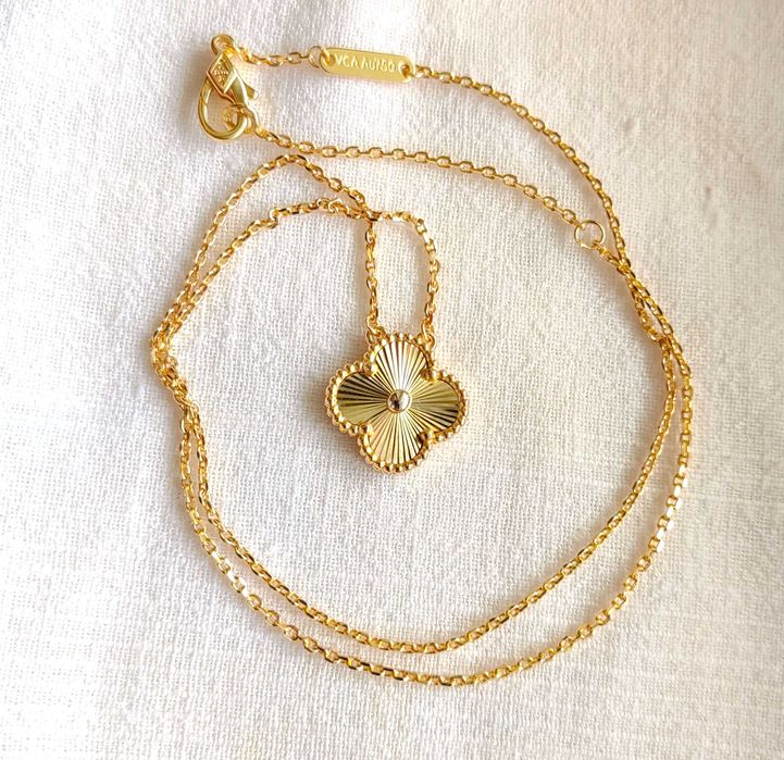 Дамско колие с детелина от бяло злато - Van Cleef & Arpels VCA