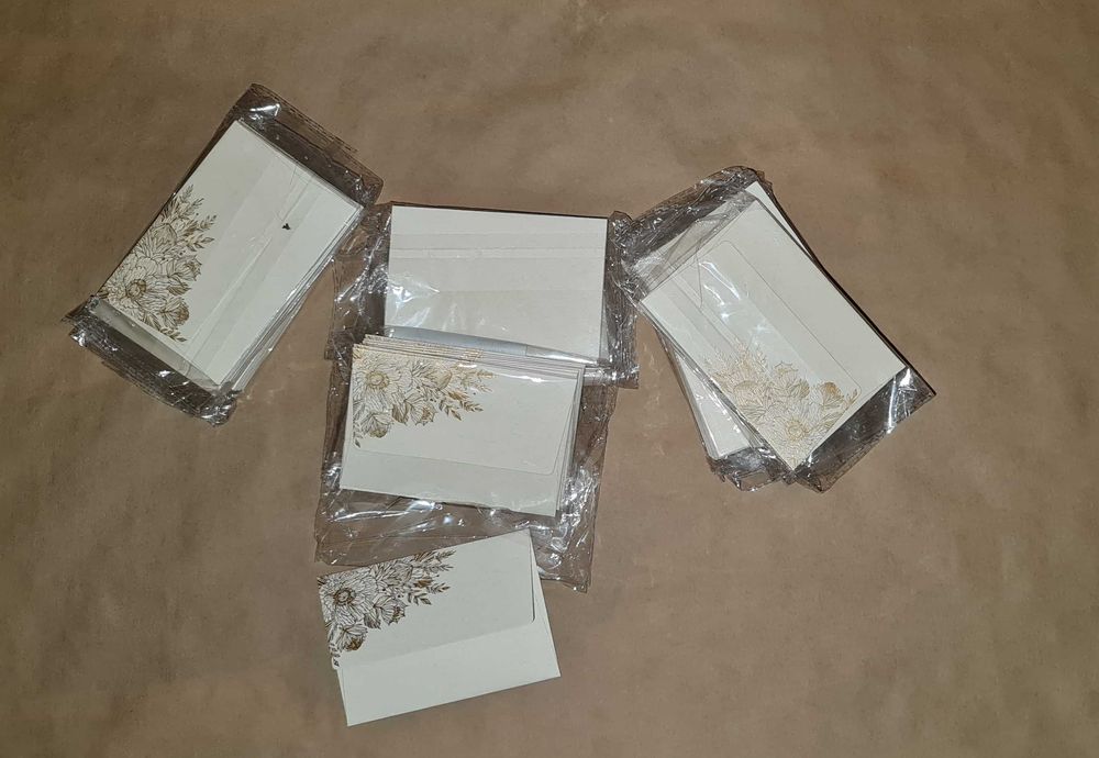 Vând plic auriu nou