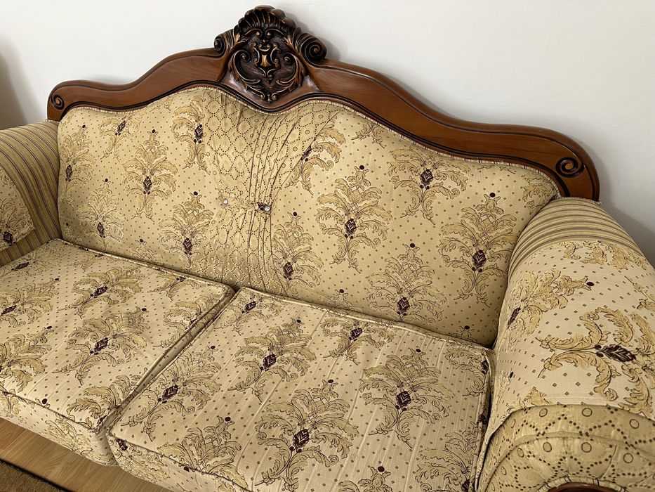 Продам диван и 2 кресла для гостиной