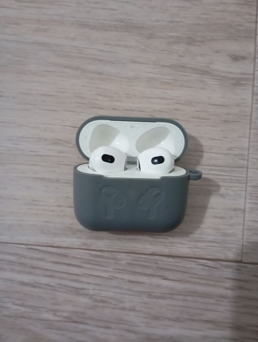AirPods наушники