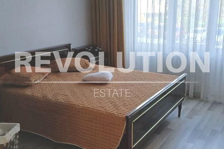 Тристаен апартамент в района на Цветен квартал!