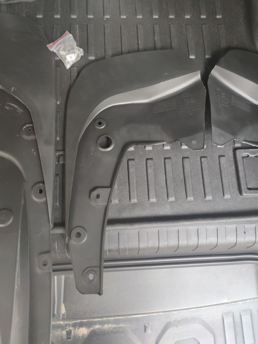 Toyota Hilux / 4 Runner Брызговики SR5/TRD