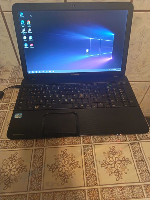 liptop Toshiba satellite pro i5