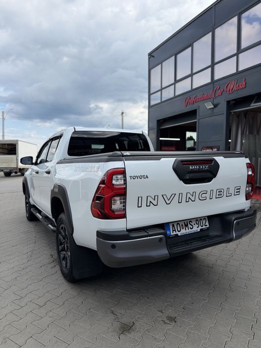 Toyota hilux invincible
