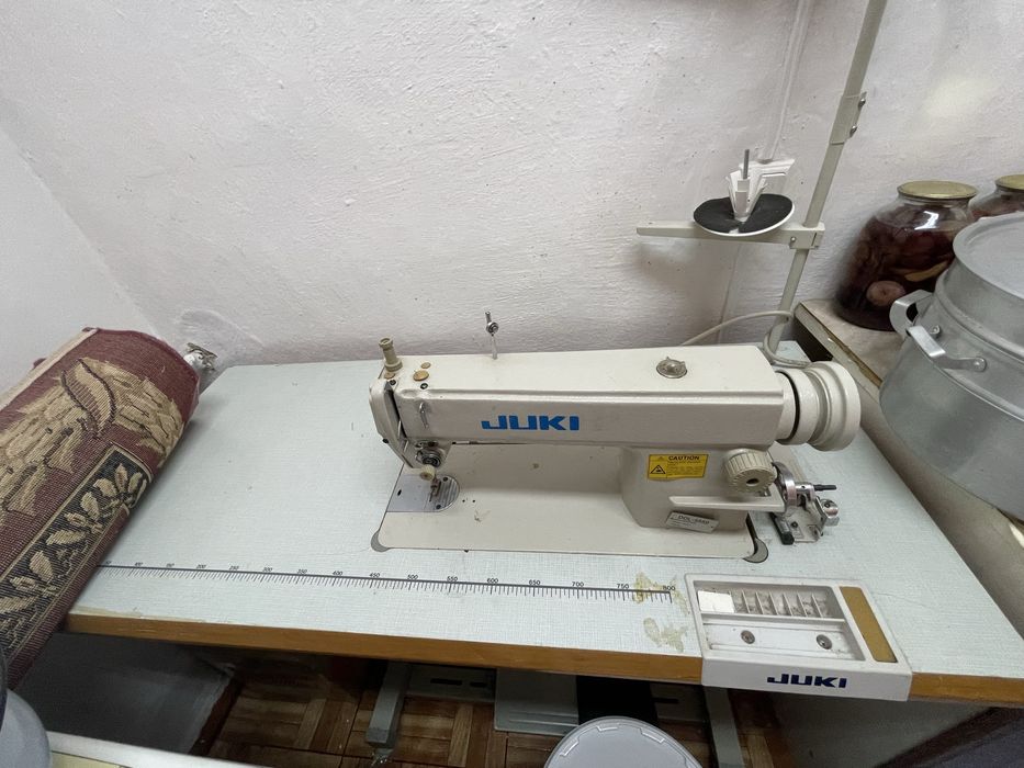 Продам швейную машинку