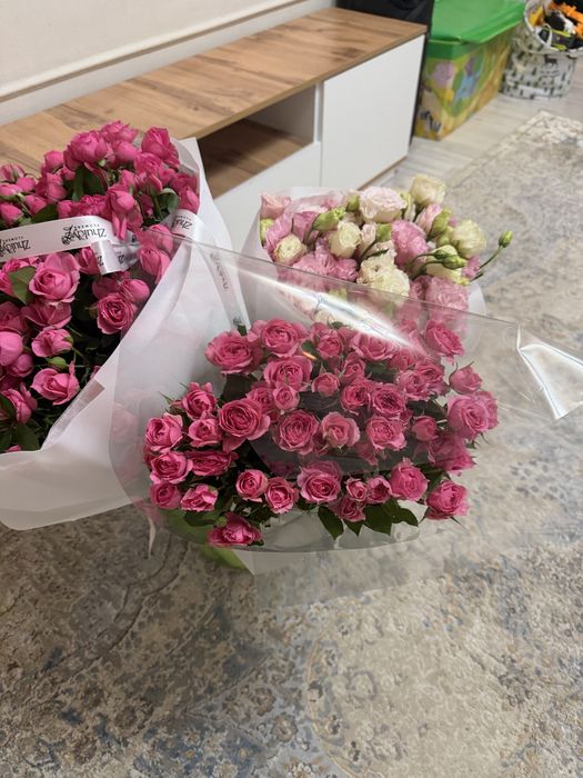 Букет цветов из кустовых роз