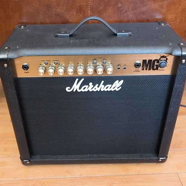 ЗВЯРА за КИТАРА - мощен усилвател кубе, може с вградени ефекти, ПРОМО!