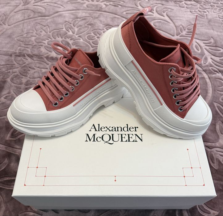 Sneakers damă Alexander McQueen Tread Slick culoare roșu-coral si alb