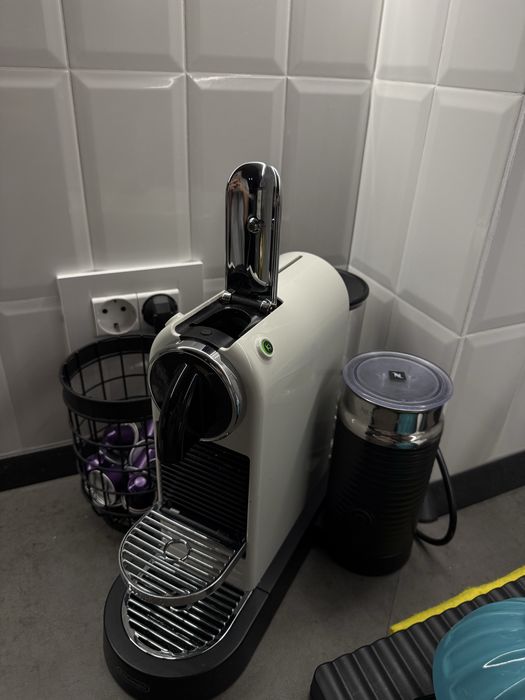 Espressor Nespresso CitiZ&Milk impecabil.
