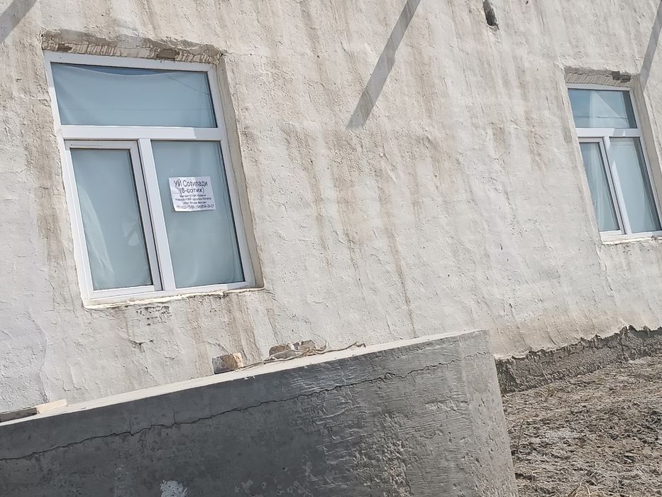 Mol bozor yonida Uy sotiladi.