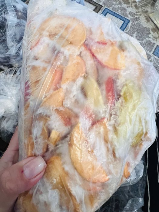 Замороженная слива ,яблоки, вишня