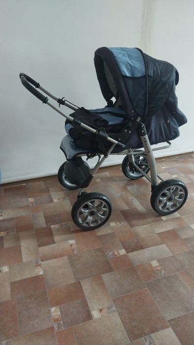 Коляска лето зима и манеж