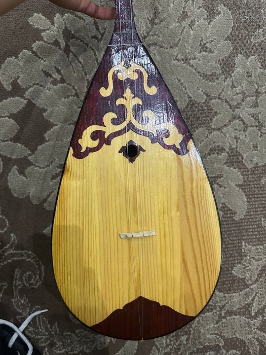 Домбыра мен гитара