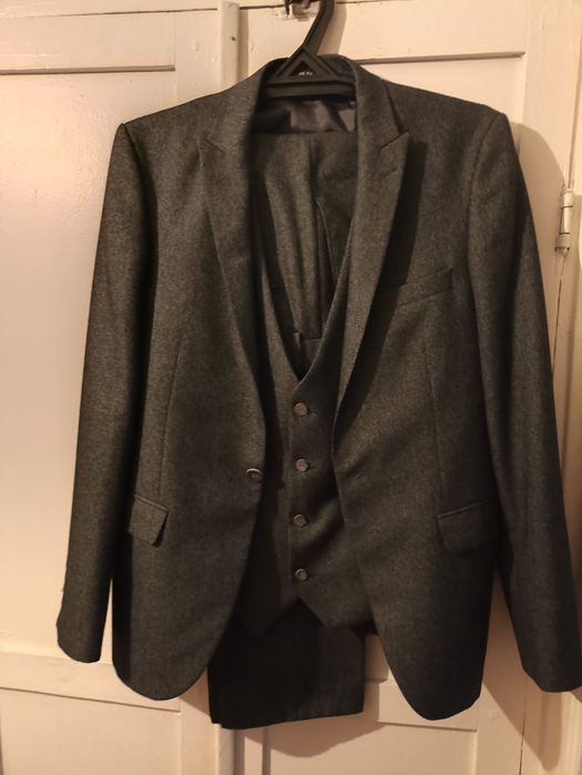 Продается мужской костюм-тройка