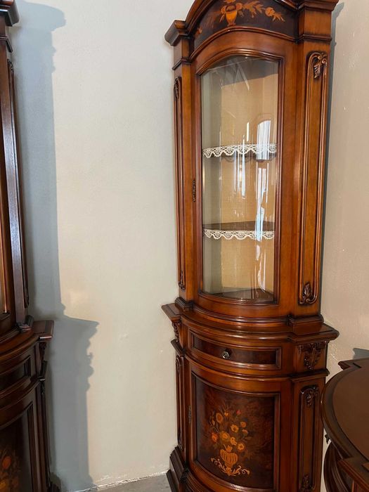 Vitrina Baroc pe colt!