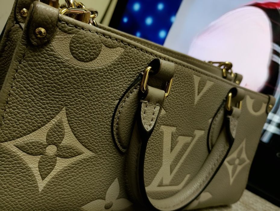 Оригинална чанта Louis Vuitton Petit Palais PM