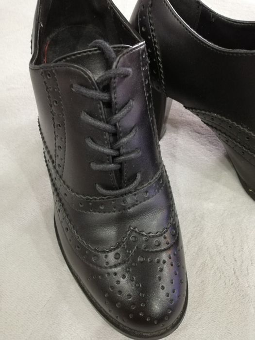 Продам полуботинки женские