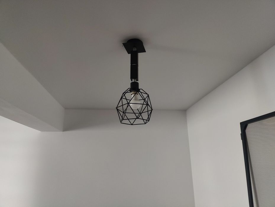 Plafonieră Pendul Industrială Neagră - Design Geometric Metalic