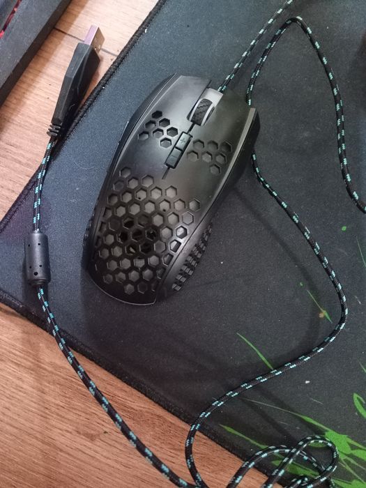 Vând mouse gaming